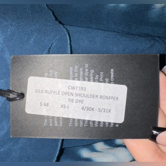 NWT Chaser blue silk ruffle open shoulder tie dye romper M boho vacation beach - Picture 8 of 11